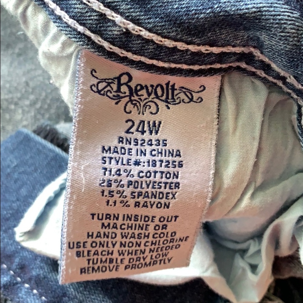 Revolt Capris - Picture 7 of 7